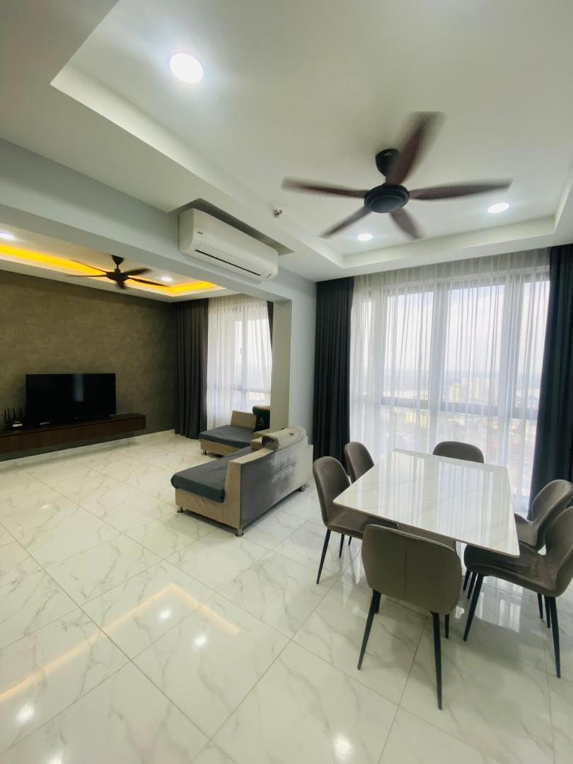 2Br Premium Suites Troika Kota Bharu By Aghome Bagian luar foto